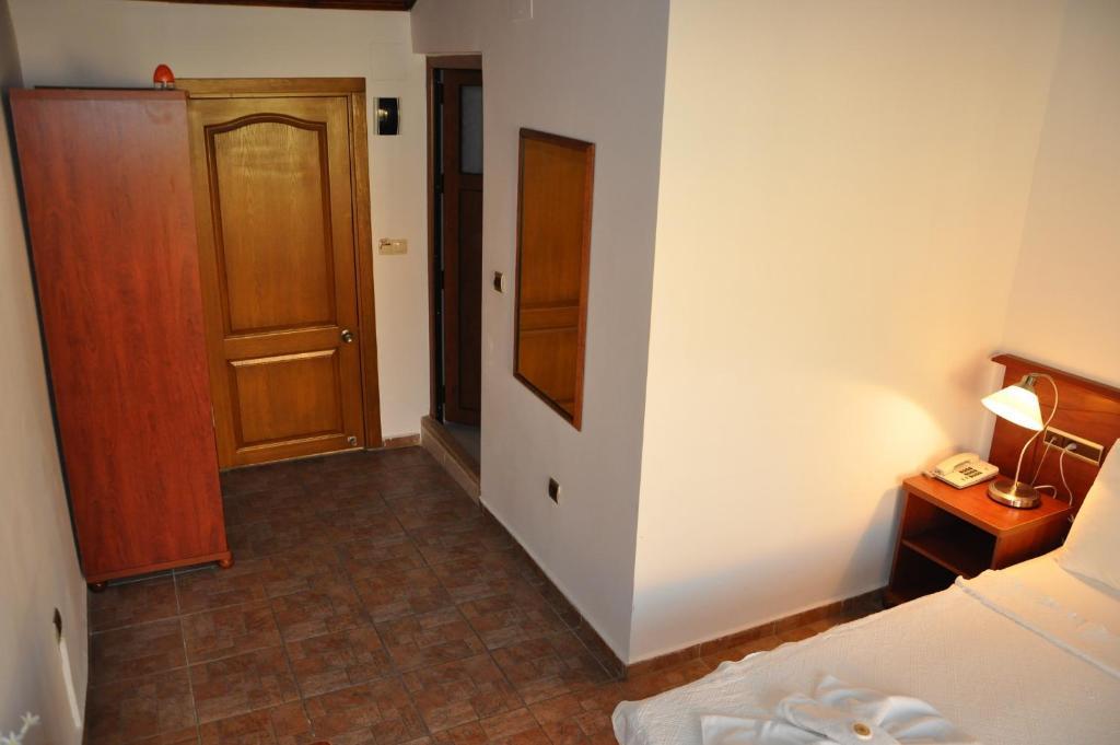 Longhouse Inn Hotel Дальян Номер фото